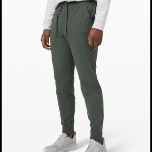 Excellent condition Lululemon ABC Jogger 30" Size Large / L